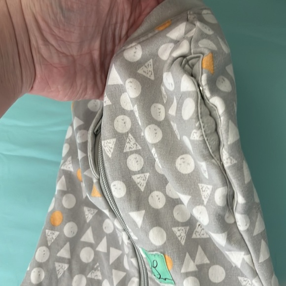 Lot Ergo Pouch Cocoon Swaddles with option to transition to arms out! 1.0 tog - Picture 3 of 9